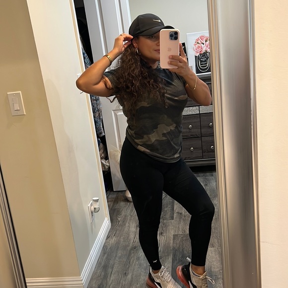 💚PINK VS Camouflage TOP only - Picture 1 of 13